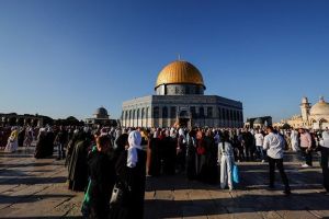 Ribuan Yahudi Israel Geruduk Masjid Al-Aqsa, Beribadah dan Menari-nari