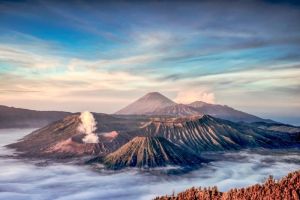 Gunung-Gunung Berapi Aktif di Indonesia: Ancaman dan Keindahan