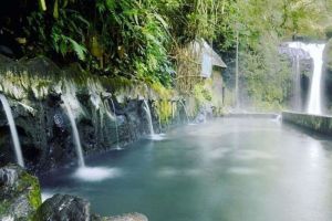 Eksplorasi Sumber Air Panas Guci: Pemandian Alami, Relaksasi, Air Terapi