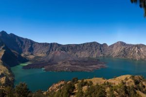 Gunung Rinjani: Mendaki Puncak Tertinggi di Nusa Tenggara Barat
