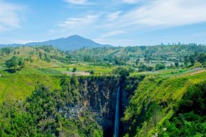 Air Terjun Sipiso-piso: Pesona Alam yang Memukau di Sumatera Utara
