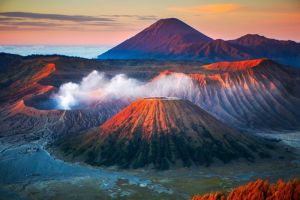 Gunung Berapi Terbesar di Dunia: Sejarah dan Letusan