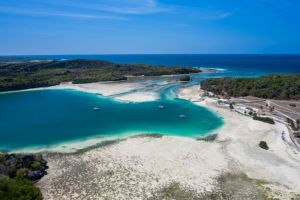 Pulau Rote: Spot Selancar Terkenal dengan Ombak Besar