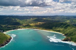 Pantai Mawun: Keindahan Alam di Lombok Tengah