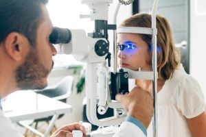 Cara Memilih Kacamata yang Tepat untuk Kesehatan Mata