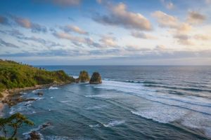 Pulau Sumba: Dikenal dengan Budaya Tradisional dan Pantai-Pantai Eksotis