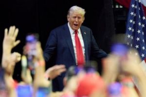 Donald Trump Bersiap Kembali ke Tempat Penembakan: Dukungan dan Pertemuan Politik Terkini