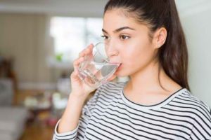 Manfaat Minum Segelas Air Hangat untuk Kesehatan Keluarga