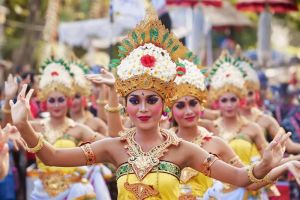 Festival dan Acara Budaya: Meriahkan Liburan Anda dengan Perayaan Lokal