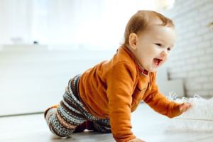 Tips Bayi Merangkak dengan Baik