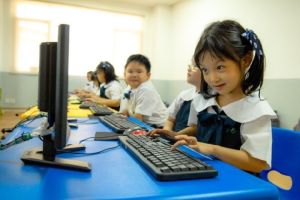 Inovasi Pendidikan di Sekolah Elite: Menghadapi Tantangan Era Digital