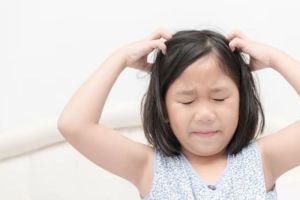 Kenali Cara Alami Membersihkan Kutu Rambut