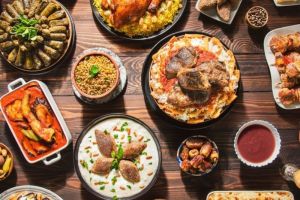 Tradisi Kuliner Mesir: Falafel, Koshari, dan Kelezatan Kue Manis