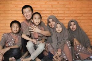 Keluarga dan Parenting dalam Islam: Perspektif Ustadz Felix Siauw