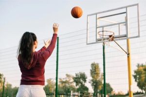 Dampak Teknologi Terhadap Permainan Basket: Dari Statistik hingga Analisis Video