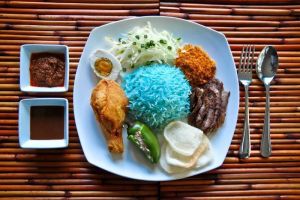 Makanan Viral yang Membawa Warna Baru di Dunia Kuliner