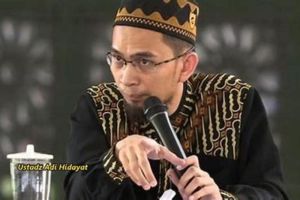 Ustadz Adi Hidayat