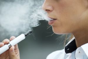 Bahaya Kebiasaan Merokok Elektronik dan Vaping pada Remaja