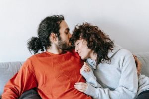Membangun Kedekatan Emosional: Aktivitas yang Bisa Dilakukan Bersama Pasangan