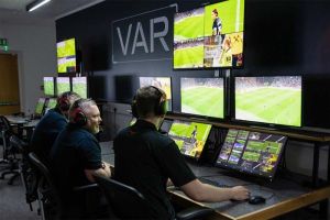 Teknologi VAR: Revolusi atau Kontroversi dalam Sepakbola?