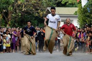 Lomba Balap Karung: Merayakan Kebersamaan dan Kecepatan di Ajang Lomba Desa