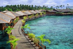 Laut di Tepi Pulau Indah