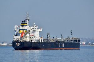 Kapal Tanker Pengangkut Minyak Bertabrakan di Laut Singapura