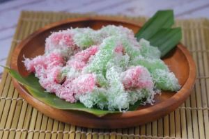 Cara Membuat Klepon, Cenil, dan Lupis