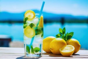 Infused Water Lemon: Benarkah Efektif Pangkas BB?