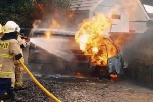 Sebuah Mobil Mengangkut BBM Hangus Terbakar di Jatinegara