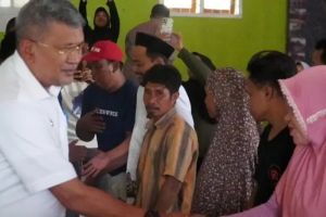 Wali Kota Kendari Serahkan Bantuan untuk Warga Terdampak Banjir di Kelurahan Lalodati