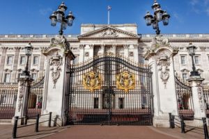 Menelusuri Sejarah Istana Buckingham