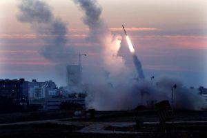 Roket Lebanon Hantam Bangunan Mal di Israel