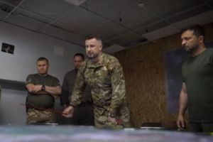 Presiden Ukraina Volodymyr Zelensky dilaporkan mengunjungi beberapa unit militer termasuk kelompok yang didirikan tokoh neo-Nazi di Donetsk pada Selasa