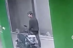 Aksi pencurian motor di Masjid Bekasi terekam CCTV