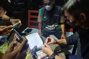 Ojek Online Temukan Paket Mi Instan Berisi Sabu, Polisi Turun Tangan