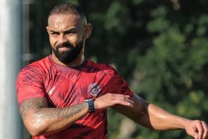 Penyerang baru Arema FC asal Brasil Dalberto Luan Belo saat latihan bersama tim Singo Edan.