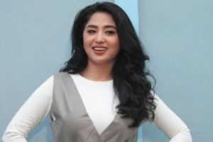 Jleb Banget! Dewi Perssik Auto Sewot Usai Dituding Pernah Pacaran Sama Ahmad Dhani: Ga Pernah Dia Macem-macem Sama Aku