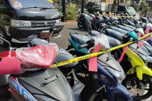 Polres Cianjur, Jawa Barat, mengamankan barang bukti puluhan sepeda motor dari dua orang tersangka sindikat interbasional yang akan dikirim ke Afrika Selatan