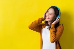 Dampak Penggunaan Earphone Terlalu Lama pada Telinga