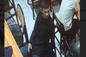 Terekam CCTV, Pria Ini Gasak Tas Pengunjung Restoran Pakai Cara Cerdik