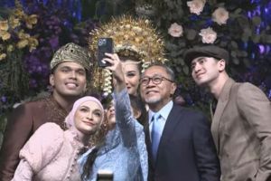 Verrell Bramasta Datang Bareng Keluarga Zulkifli Hasan ke Kondangan Aaliyah-Thariq