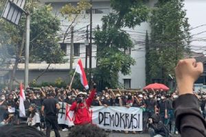 Selesai Demo di MK, Guru Besar dan Aktivis 1998 Bergerak ke Gedung DPR RI