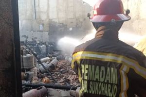 Kebakaran Hebat Melanda Gudang Berisi Ratusan Tabung Gas Elpiji di Sukoharjo