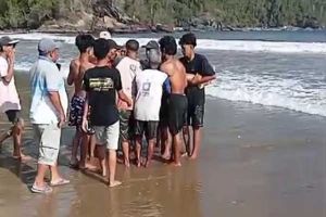 Terseret Ombak, Wisatawan Pantai Selatan Malang Ditemukan Tewas