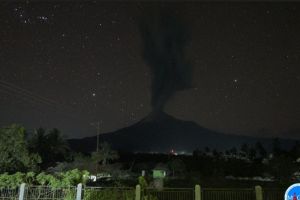 Gunung Lewotobi Laki-Laki Meletus