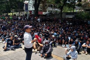 Ribuan Bobotoh menggeruduk Graha Persib Bandung