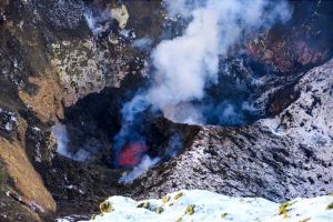 Gunung Erebus Muntahkan Emas Senilai Rp 91 Juta Setiap Hari, Kok Bisa?