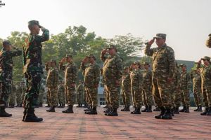 Prabowo dan Gibran Ikut Latihan Baris-Berbaris Bersama Para Menteri di Akmil Magelang