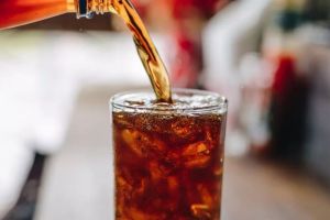 Studi Minum Soda Bisa Bikin Kram Perut Saat Haid Memburuk